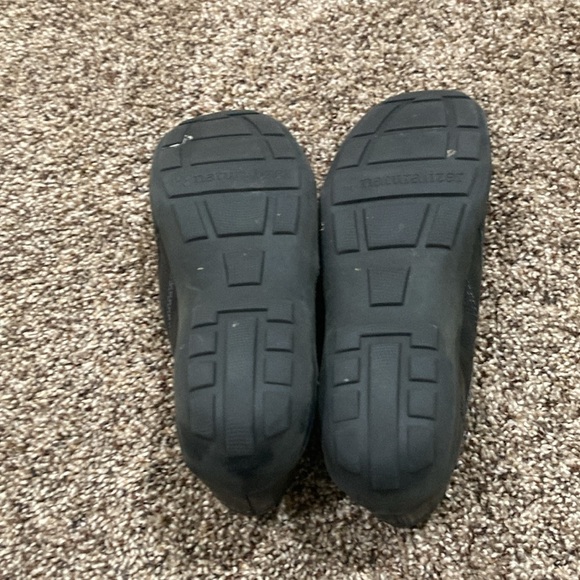 Naturalizer Women’s Black Leather Button Moccasins Shoes - Picture 2 of 8